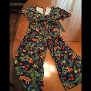 Printed cropped jumpsuit.